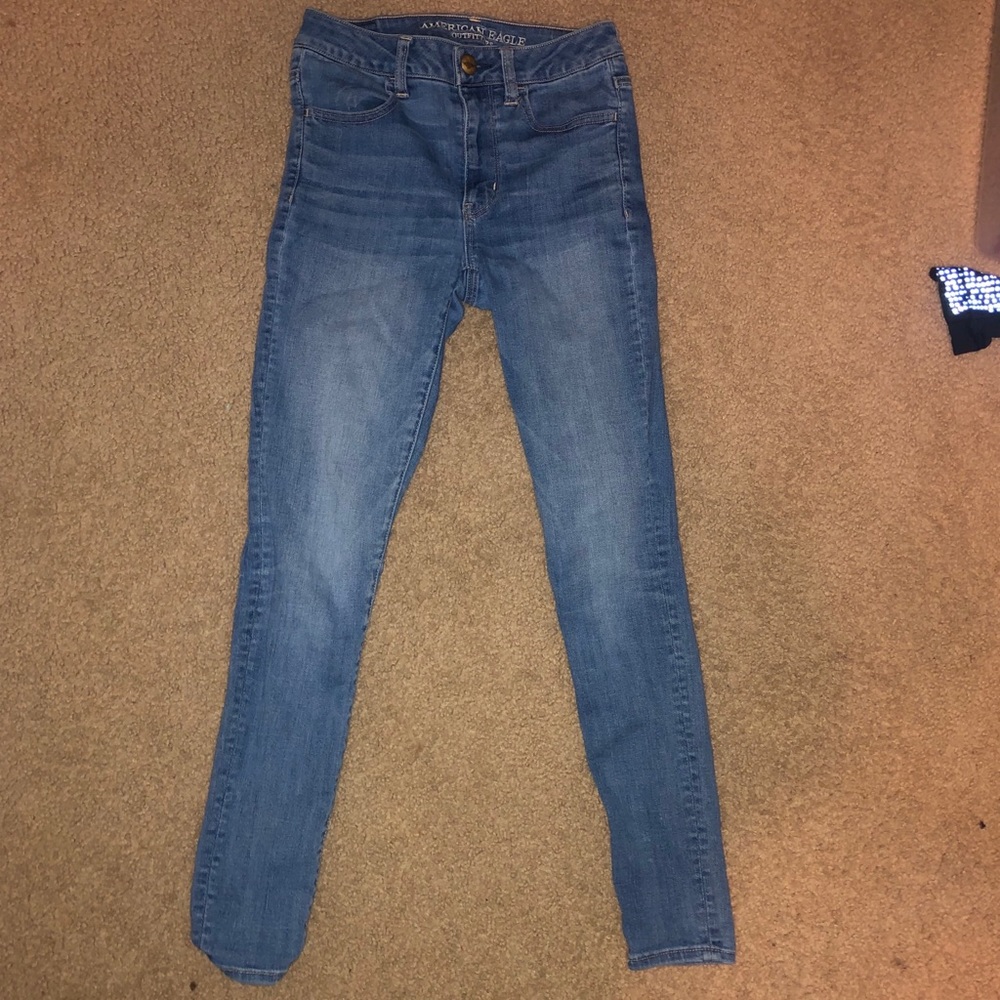BRAND NEW HIGH RISE AMERICAN EAGLE JEANS